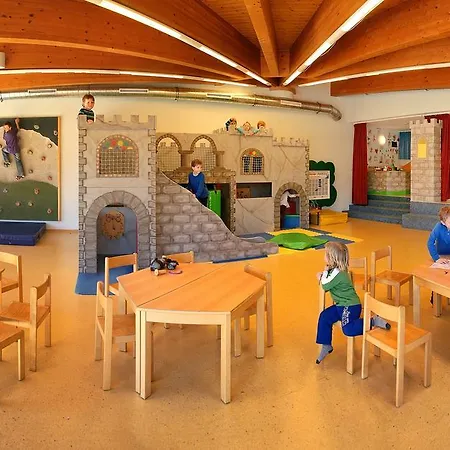 Hotel Kinderhotel Larchenhof 4*