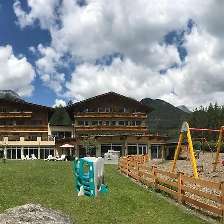 Hotel Kinderhotel Larchenhof 4*